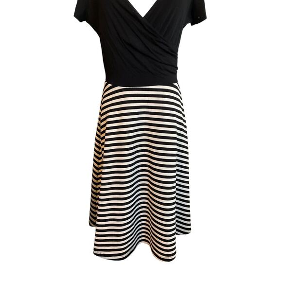 Gilli Women's‎ Large Black White Striped Dress V Neck Short Sleeve Made in USA - Picture 9 of 9